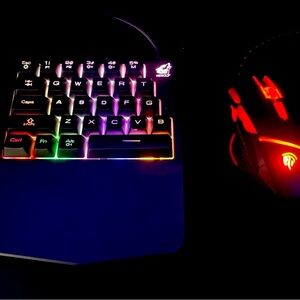 Half wired keyboard and mouse for gaming